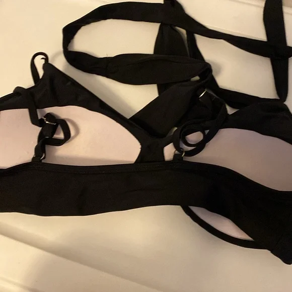 Women’s wrap around black bikini top medium - Picture 3 of 4